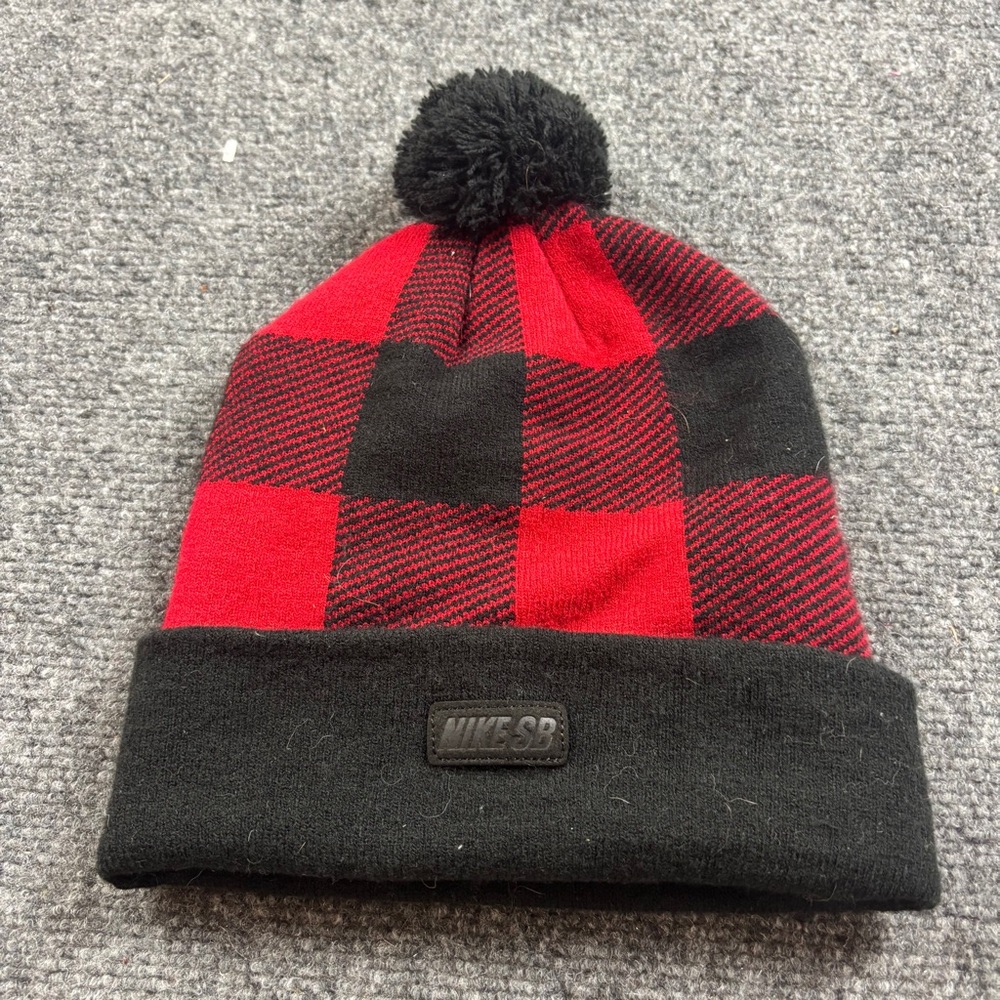 NIKE SB Unisex Black/Red Buffalo Plaid Cuff Pom Beanie Winter Hat OSFM